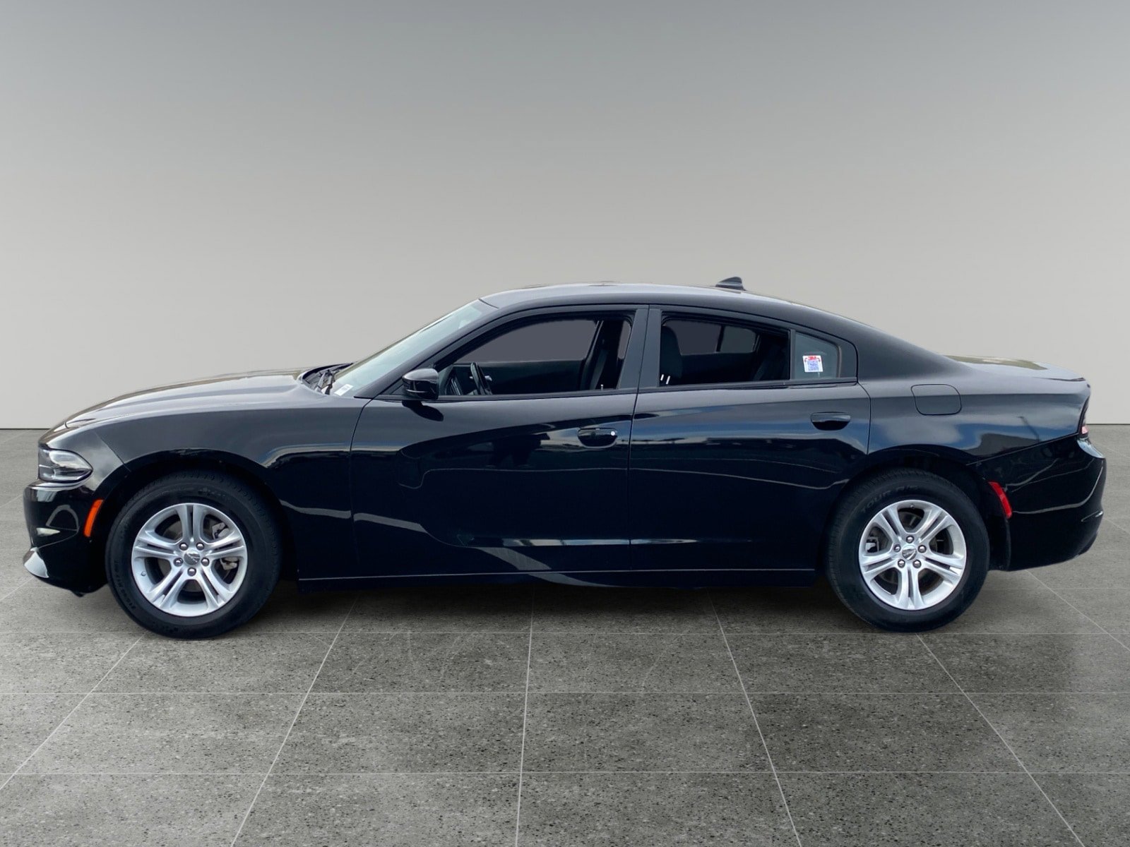 Used 2023 Dodge Charger SXT image 2