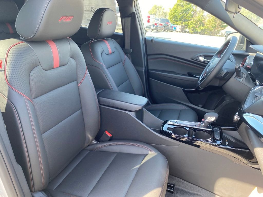 New 2026 Chevrolet Trax RS w/ Sunroof Package FWD image 22