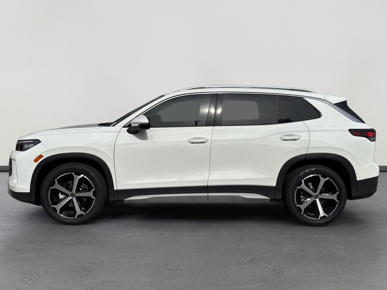 New 2026 Volkswagen Tiguan SE image 3