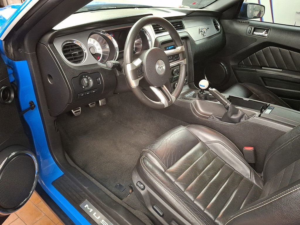 Used 2010 Ford Mustang GT image 10