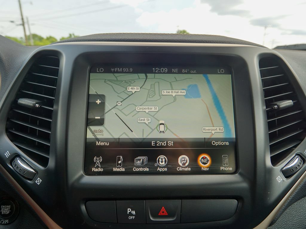 Used 2018 Jeep Cherokee Limited AWD/4WD image 26