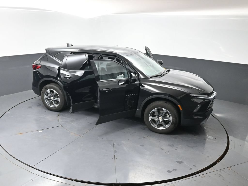 Used 2025 Chevrolet Blazer LT FWD image 59
