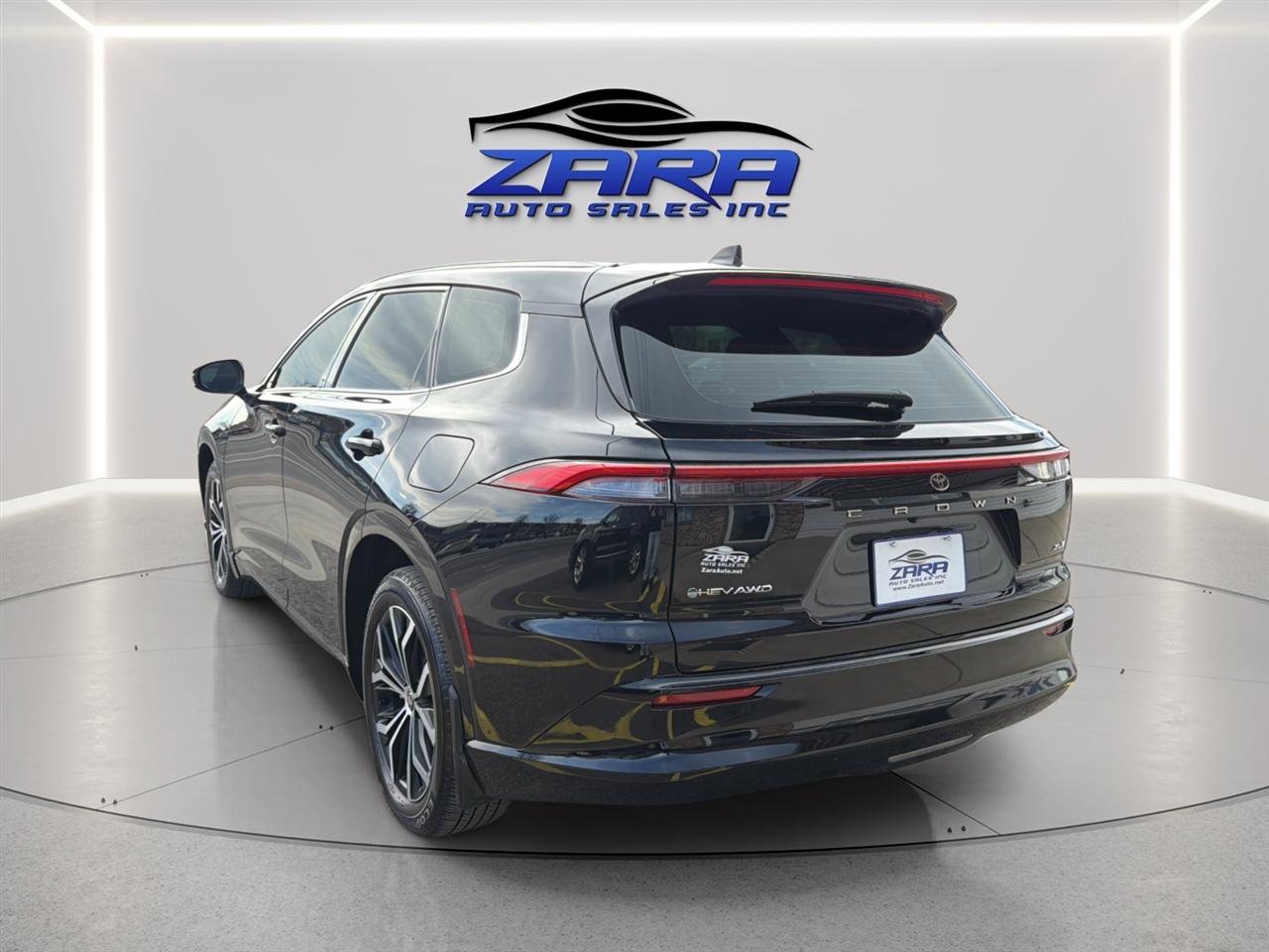 Used 2025 Toyota Crown Signia XLE AWD (Natl) image 5