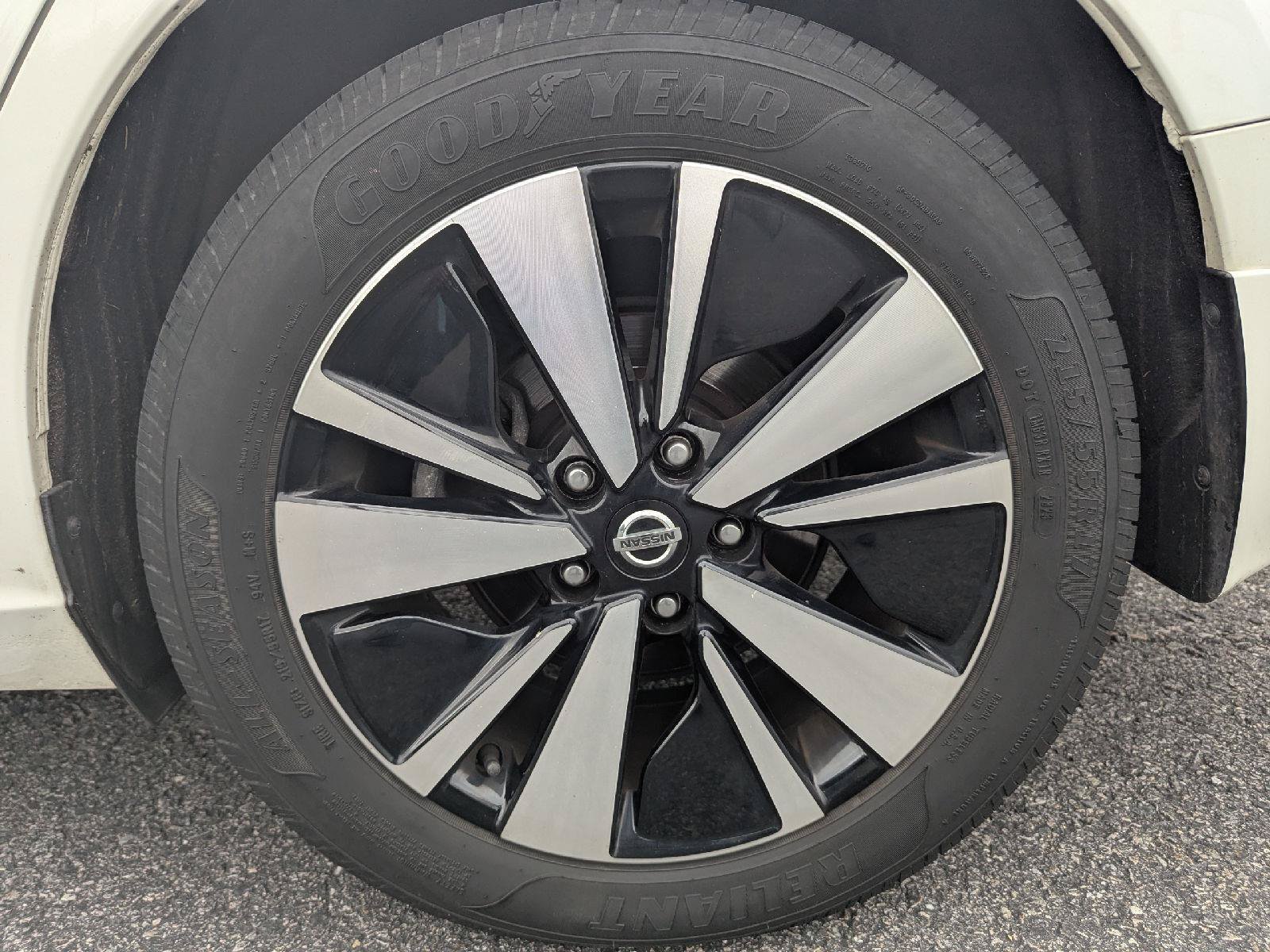 Used 2021 Nissan Altima 2.5 SV w/ SV Premium Package AWD/4WD image 12