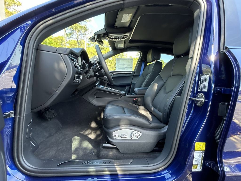 Certified 2025 Porsche Macan Turbo image 5