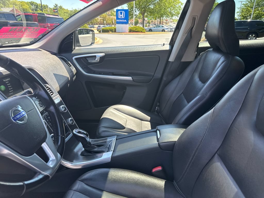 Used 2015 Volvo XC60 T6 w/ Proximity Package AWD/4WD image 14
