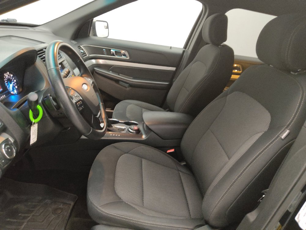 Used 2017 Ford Explorer XLT AWD/4WD image 17
