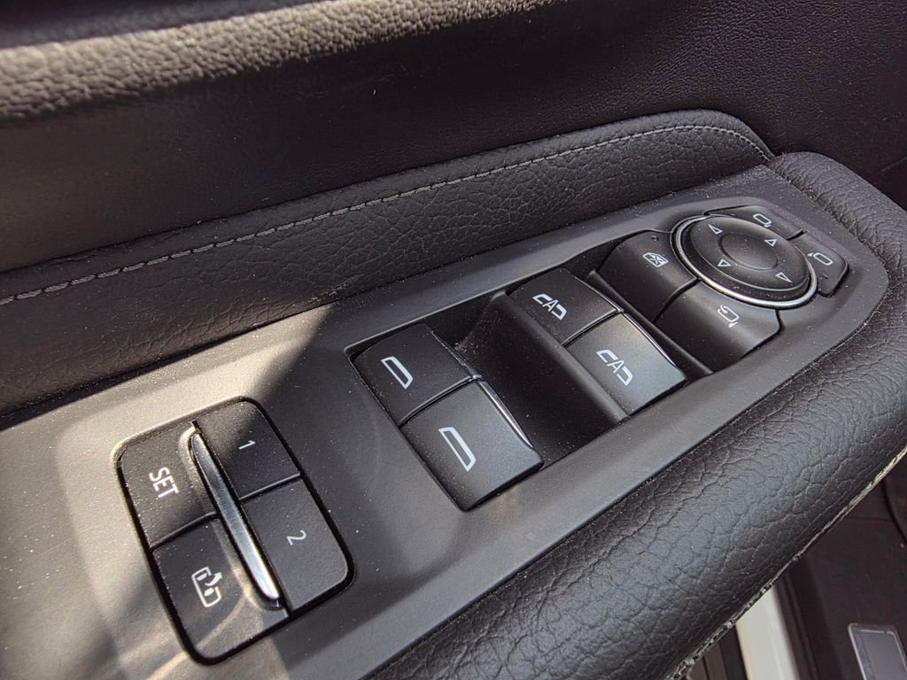 Used 2021 GMC Yukon Denali w/ Denali Ultimate Package AWD/4WD image 10