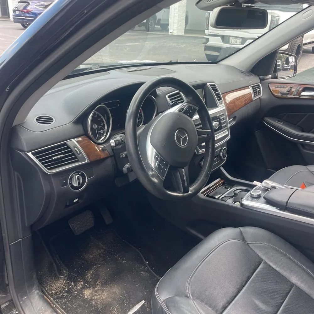 Used 2015 Mercedes-Benz GL 550 4MATIC image 26