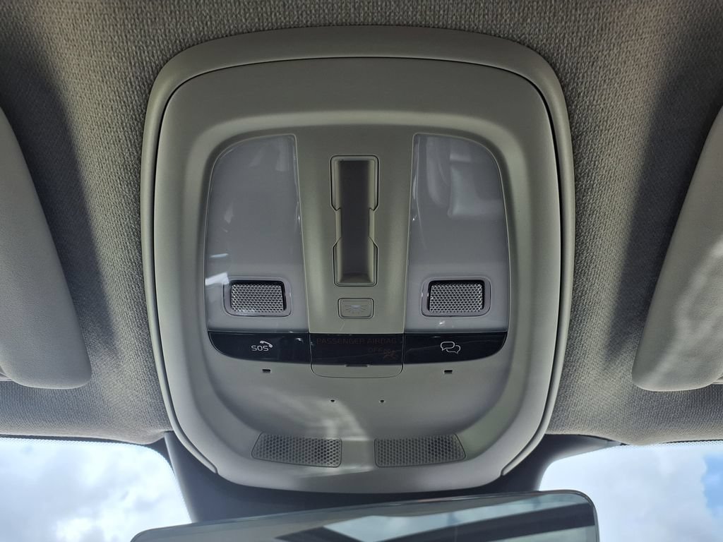 Certified 2023 Volvo XC40 B5 Ultimate w/ Protection Package Premier AWD/4WD image 25