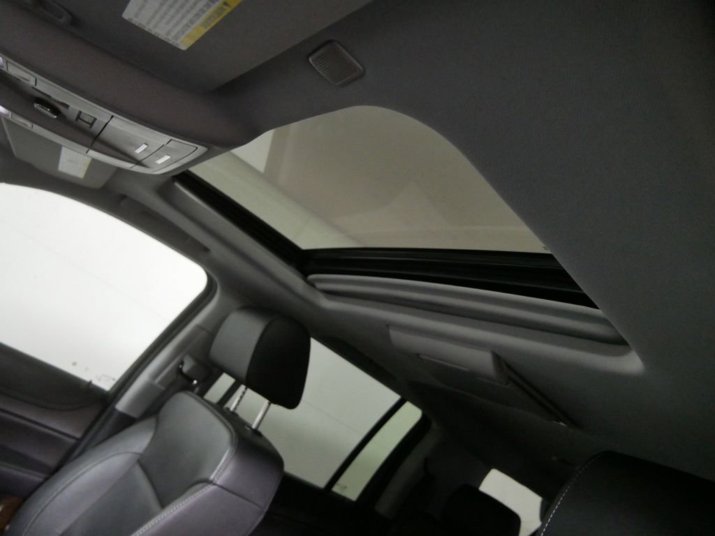 Used 2020 Chevrolet Suburban LT image 12