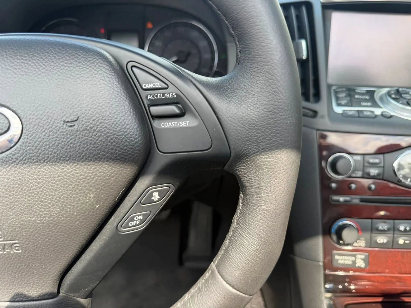 Used 2014 INFINITI Q60 Convertible w/ Premium Package RWD image 32