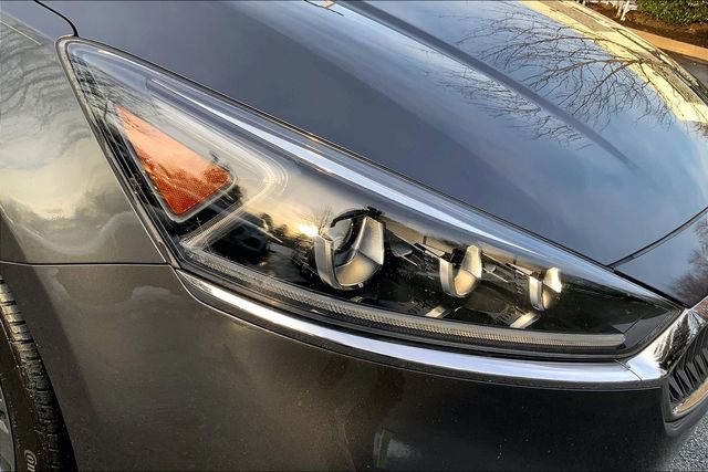 Used 2018 Kia Cadenza Limited image 25