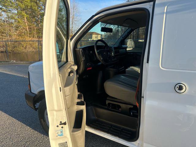 Used 2013 Chevrolet Express 2500 image 23