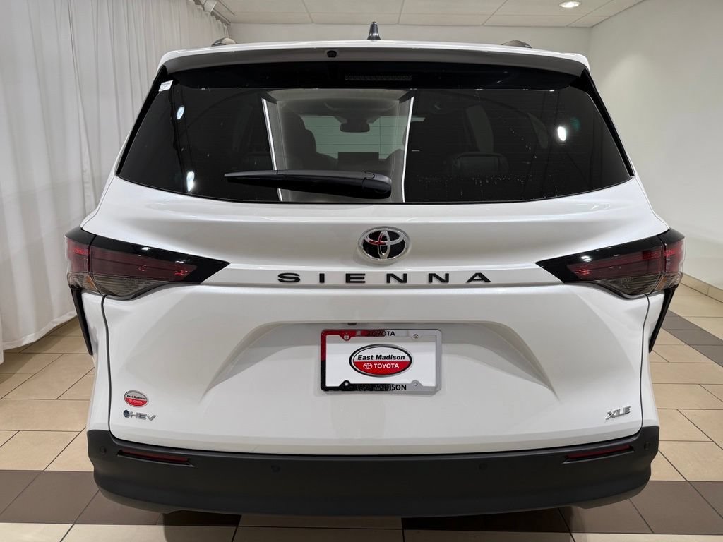 New 2026 Toyota Sienna XLE FWD image 4