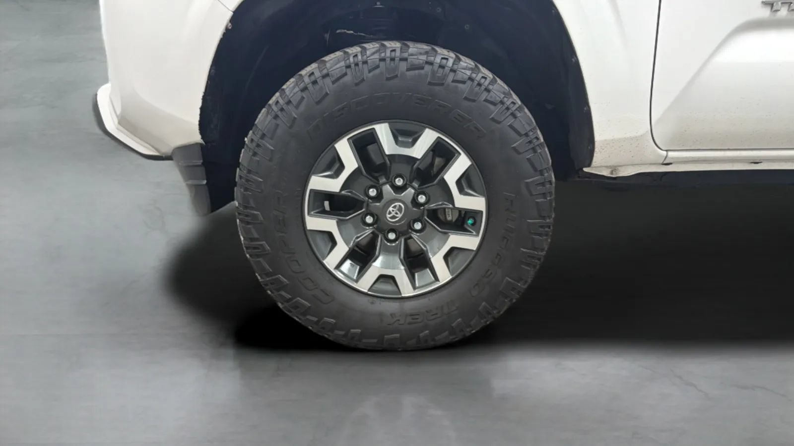 Used 2020 Toyota Tacoma SR5 RWD image 26