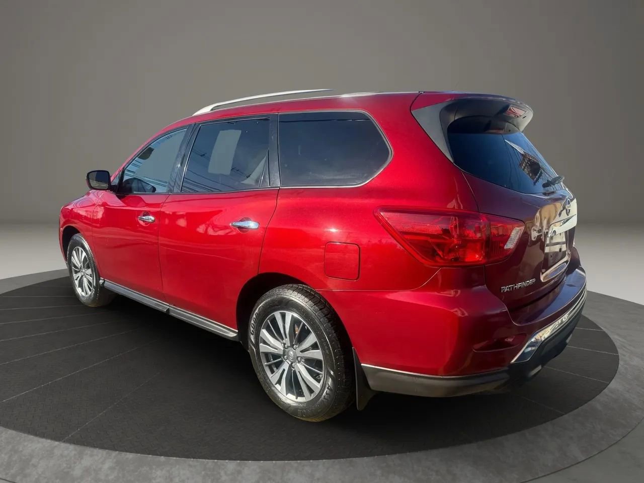 Used 2018 Nissan Pathfinder S image 7