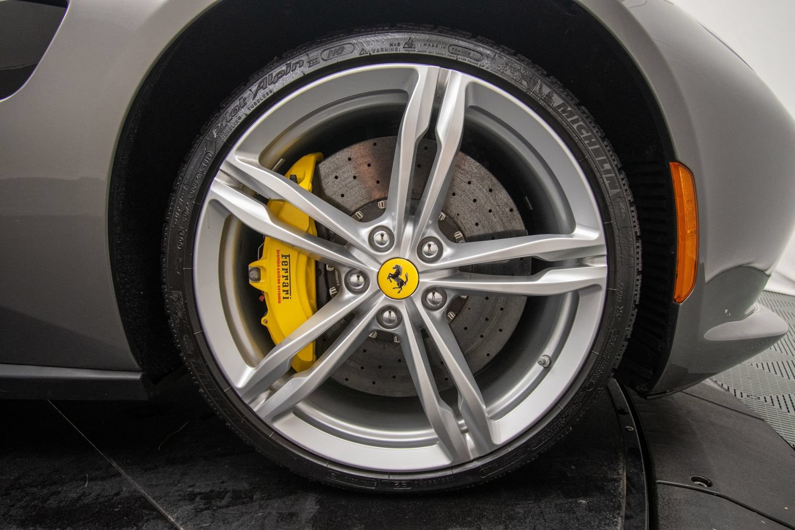 Used 2018 Ferrari GTC4Lusso AWD/4WD image 39