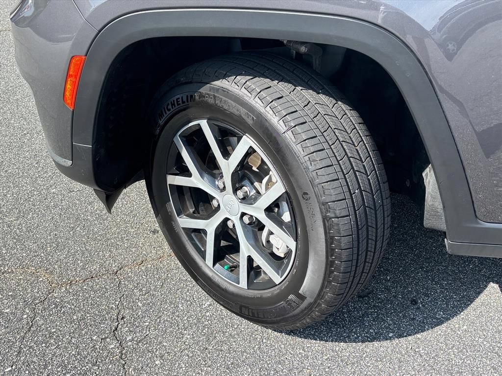Used 2025 Jeep Grand Cherokee L Limited AWD/4WD image 27