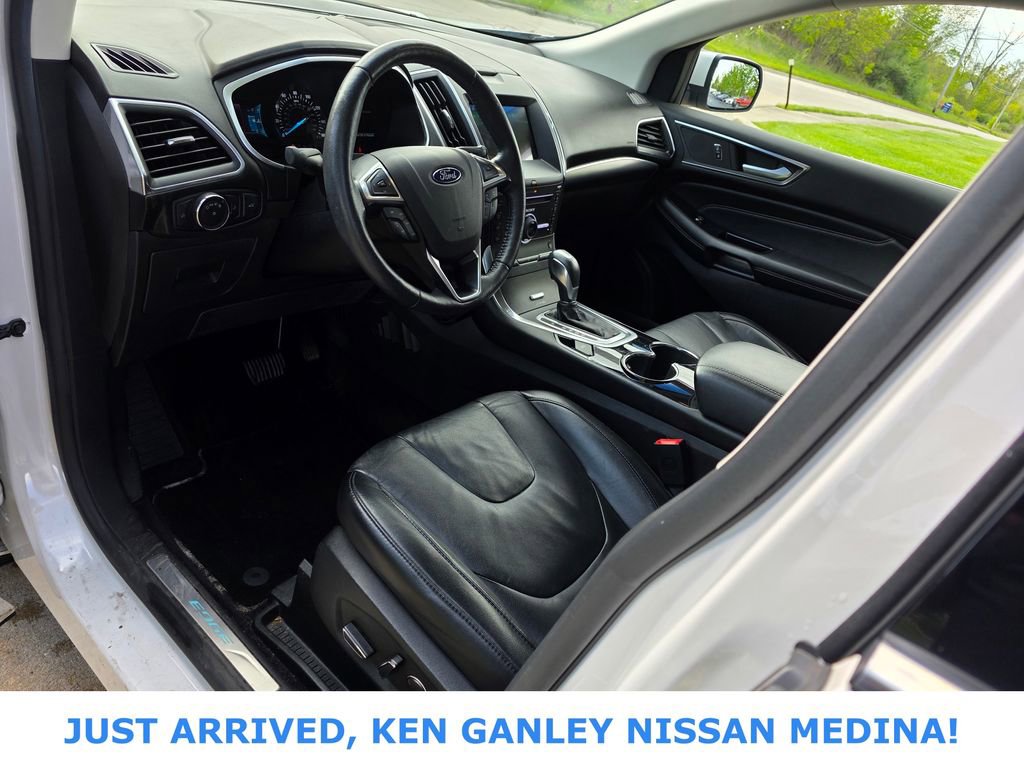 Used 2016 Ford Edge Titanium w/ Technology Package AWD/4WD image 9