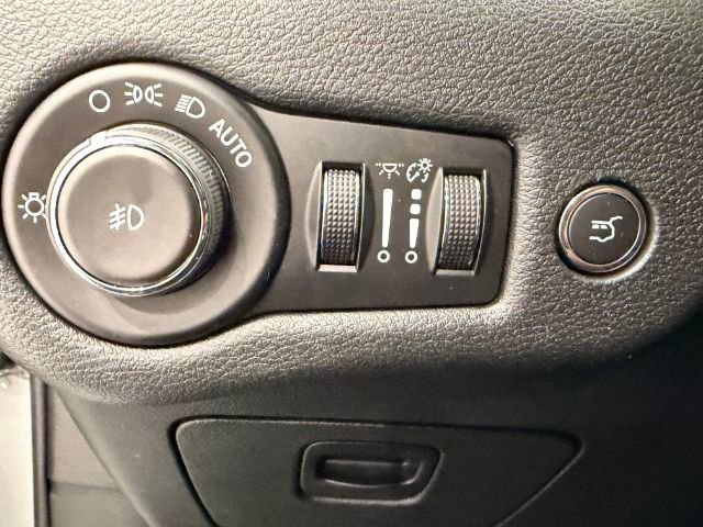 Used 2015 Jeep Cherokee Trailhawk w/ Comfort/Convenience Group image 28