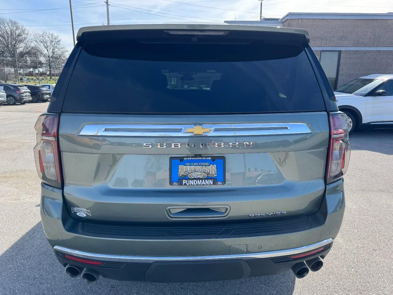Used 2023 Chevrolet Suburban Premier AWD/4WD image 4