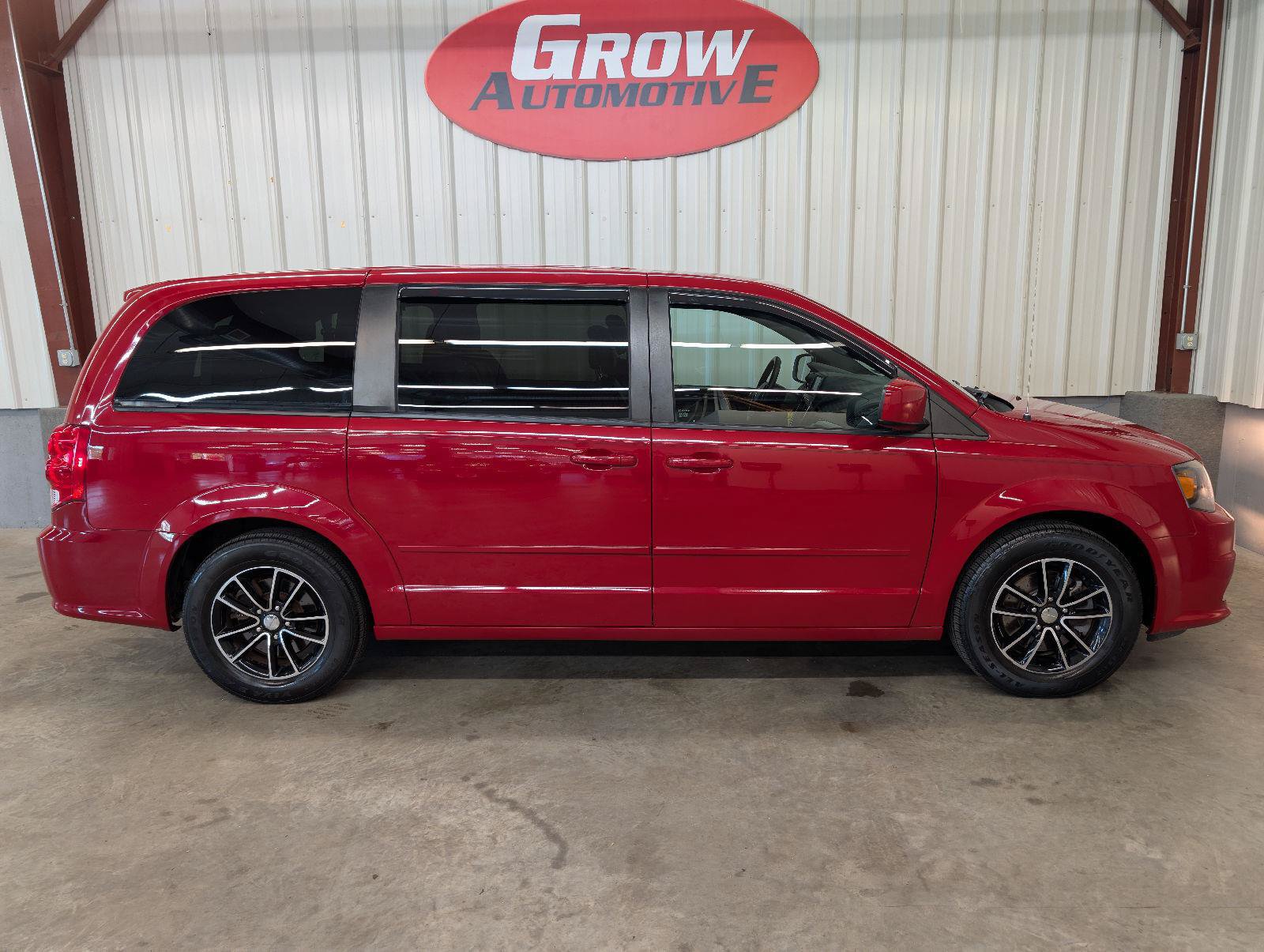 Used 2016 Dodge Grand Caravan SXT FWD image 9