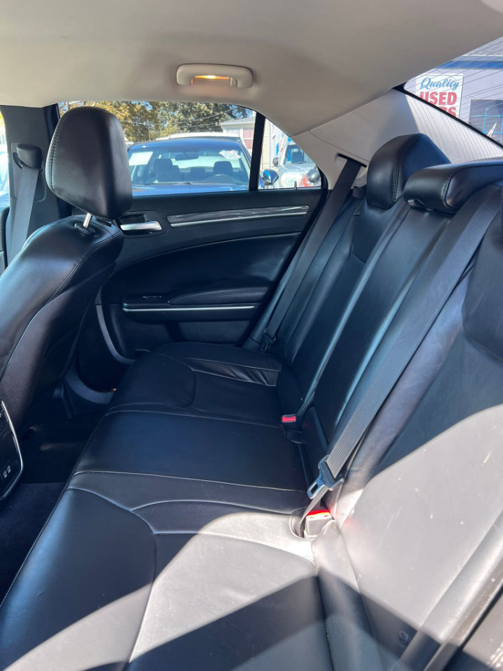 Used 2017 Chrysler 300 Limited image 24