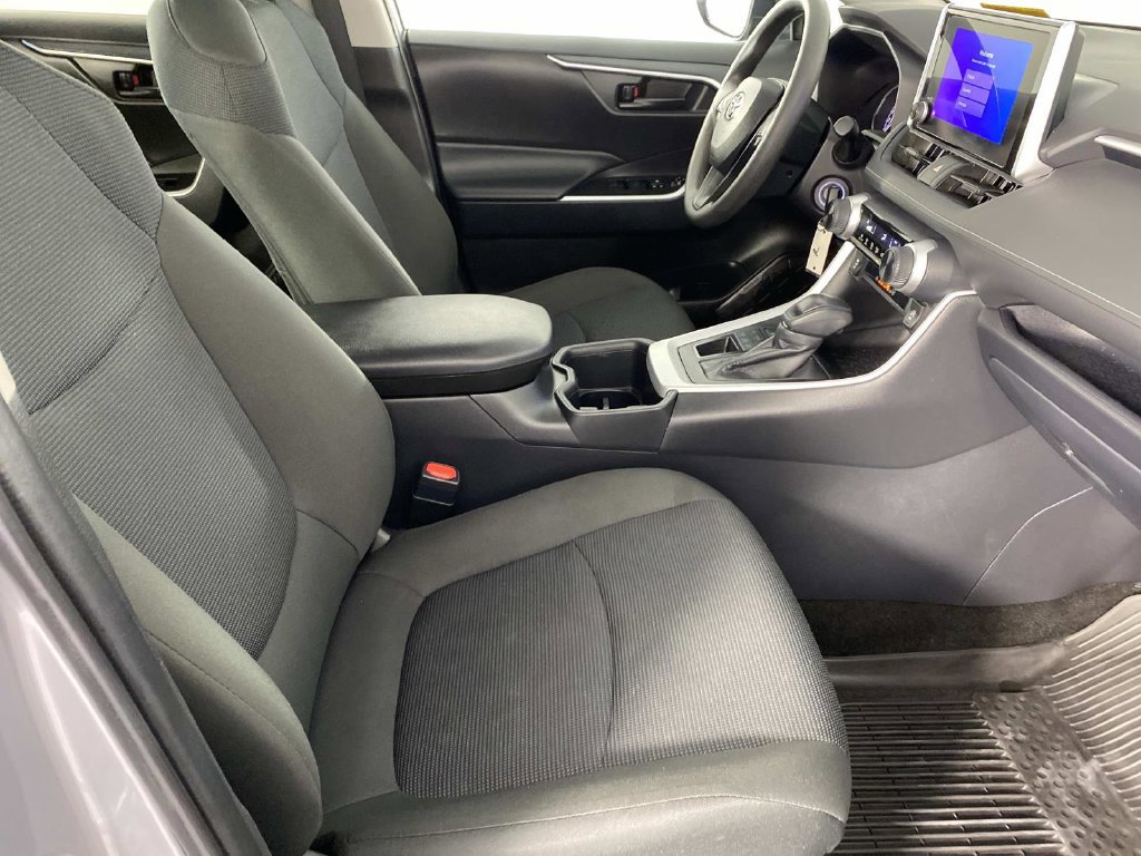 Used 2025 Toyota RAV4 LE AWD/4WD image 11