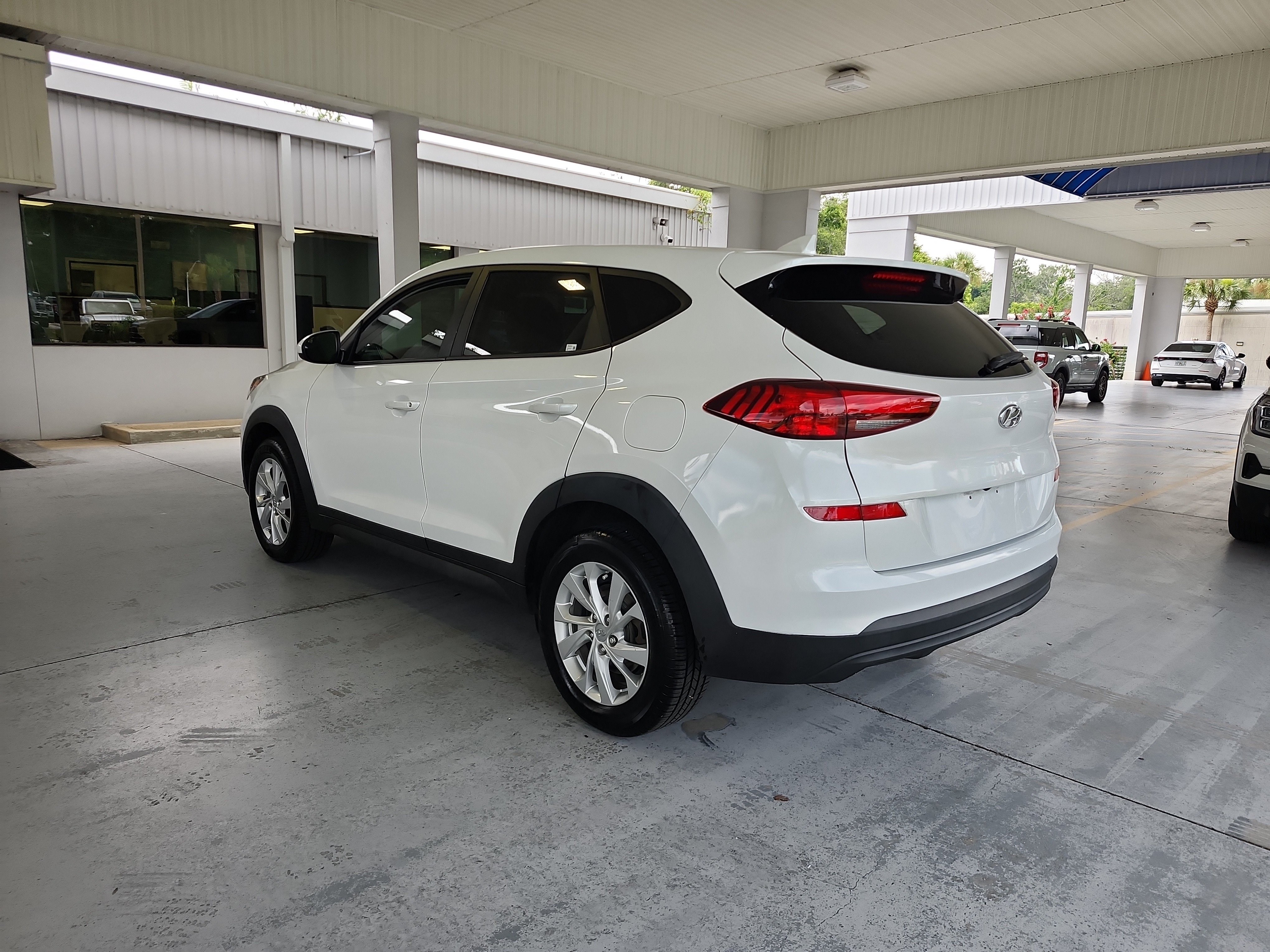 Used 2021 Hyundai Tucson SE w/ Cargo Package FWD image 3