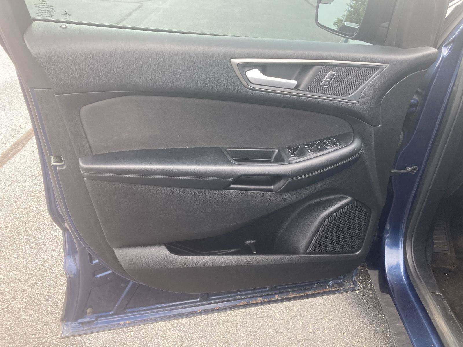 Used 2017 Ford Edge SE FWD image 10