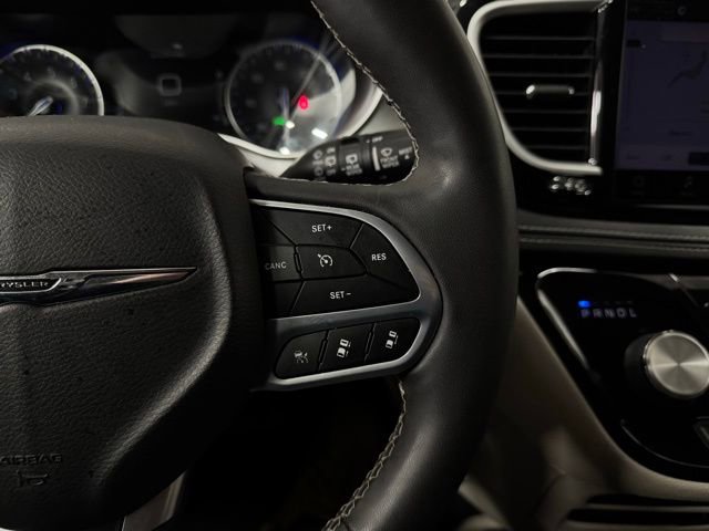 Used 2022 Chrysler Pacifica Touring-L image 31