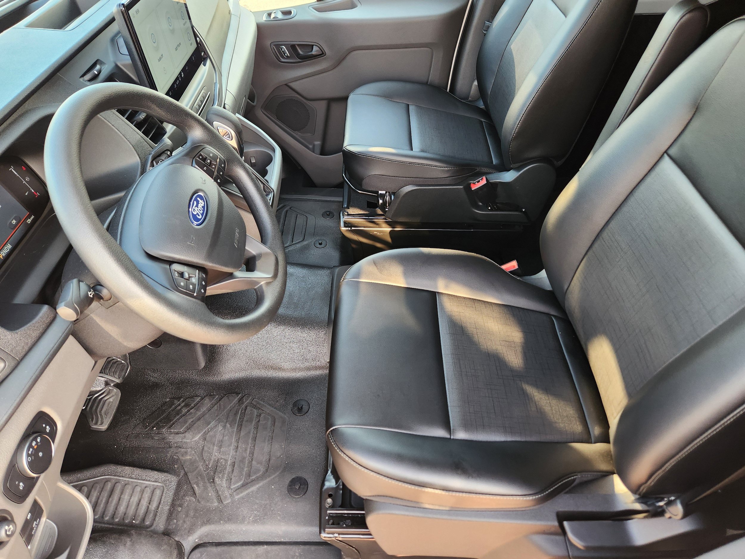 New 2026 Ford Transit 150 Low Roof w/ Load Area Protection Package RWD image 9