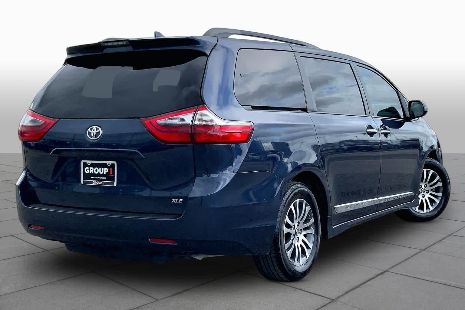 Used 2020 Toyota Sienna XLE Premium FWD image 13