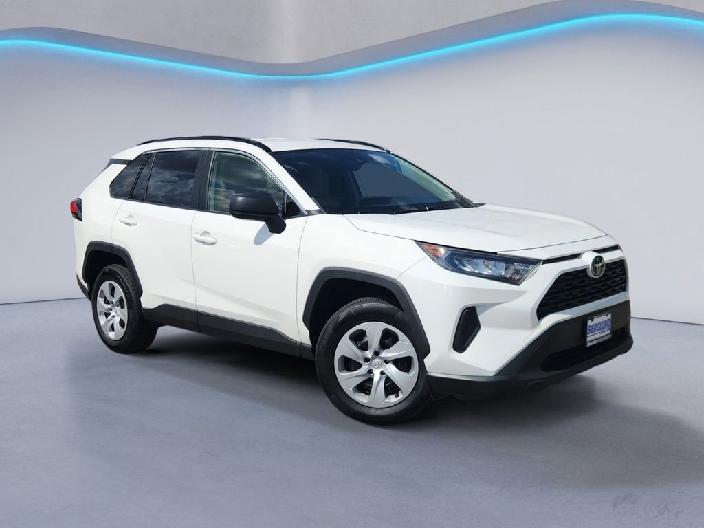 Used 2019 Toyota RAV4 LE image 2