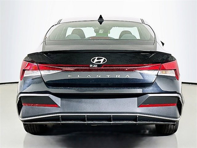 Used 2026 Hyundai Elantra Sport image 5