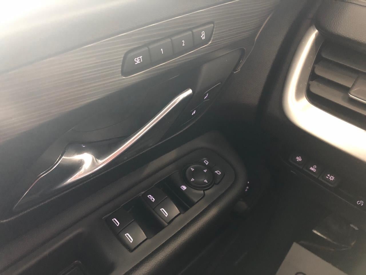 Used 2023 GMC Terrain SLT w/ Infotainment Package II AWD/4WD image 12
