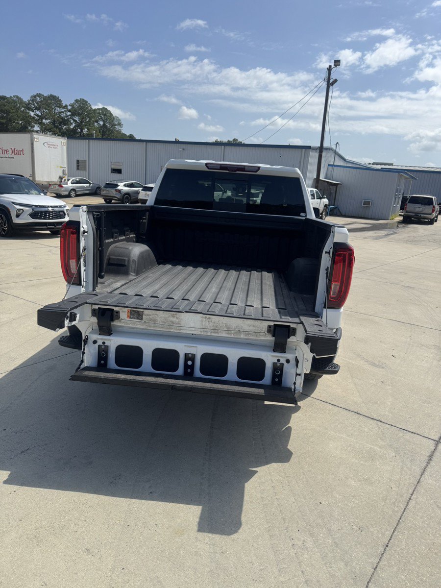 Used 2023 GMC Sierra 1500 Denali w/ Technology Package AWD/4WD image 9