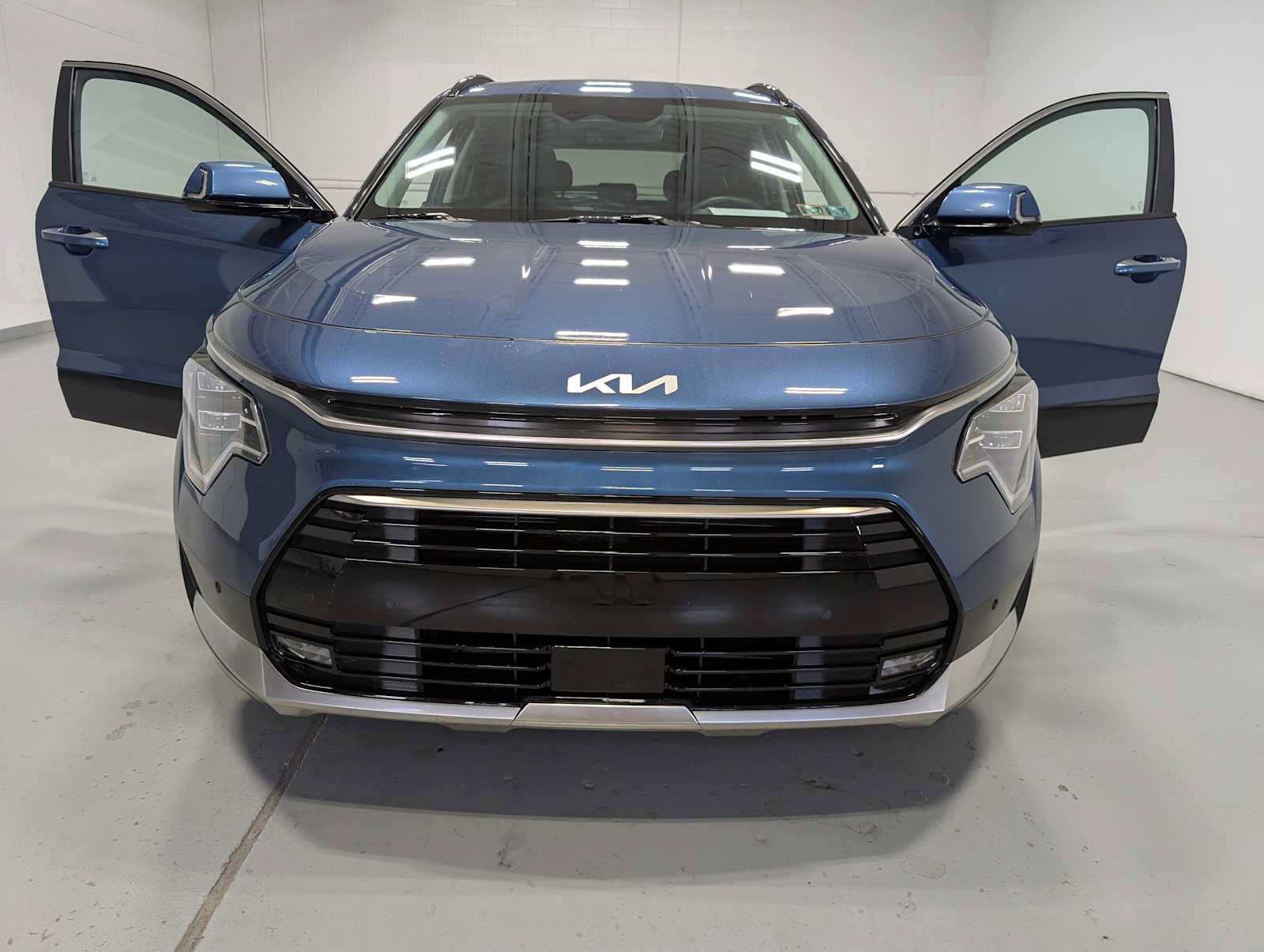 Certified 2023 Kia Niro SX Touring FWD image 17
