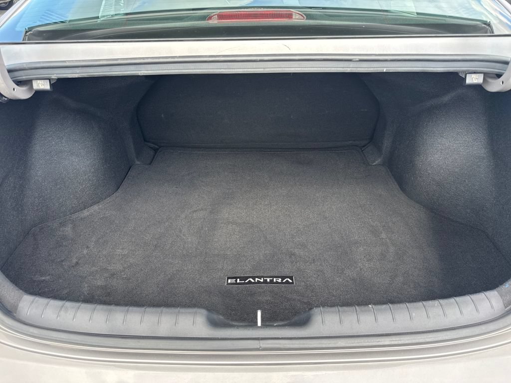 Used 2023 Hyundai Elantra SE w/ Cargo Package FWD image 21