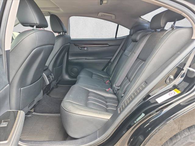 Used 2016 Lexus ES 300h w/ Luxury Package w/Wood Trim FWD image 18