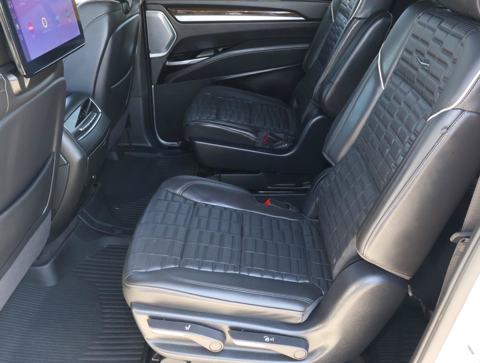 Certified 2025 Cadillac Escalade ESV Sport Platinum w/ LPO, ONYX Package AWD/4WD image 26