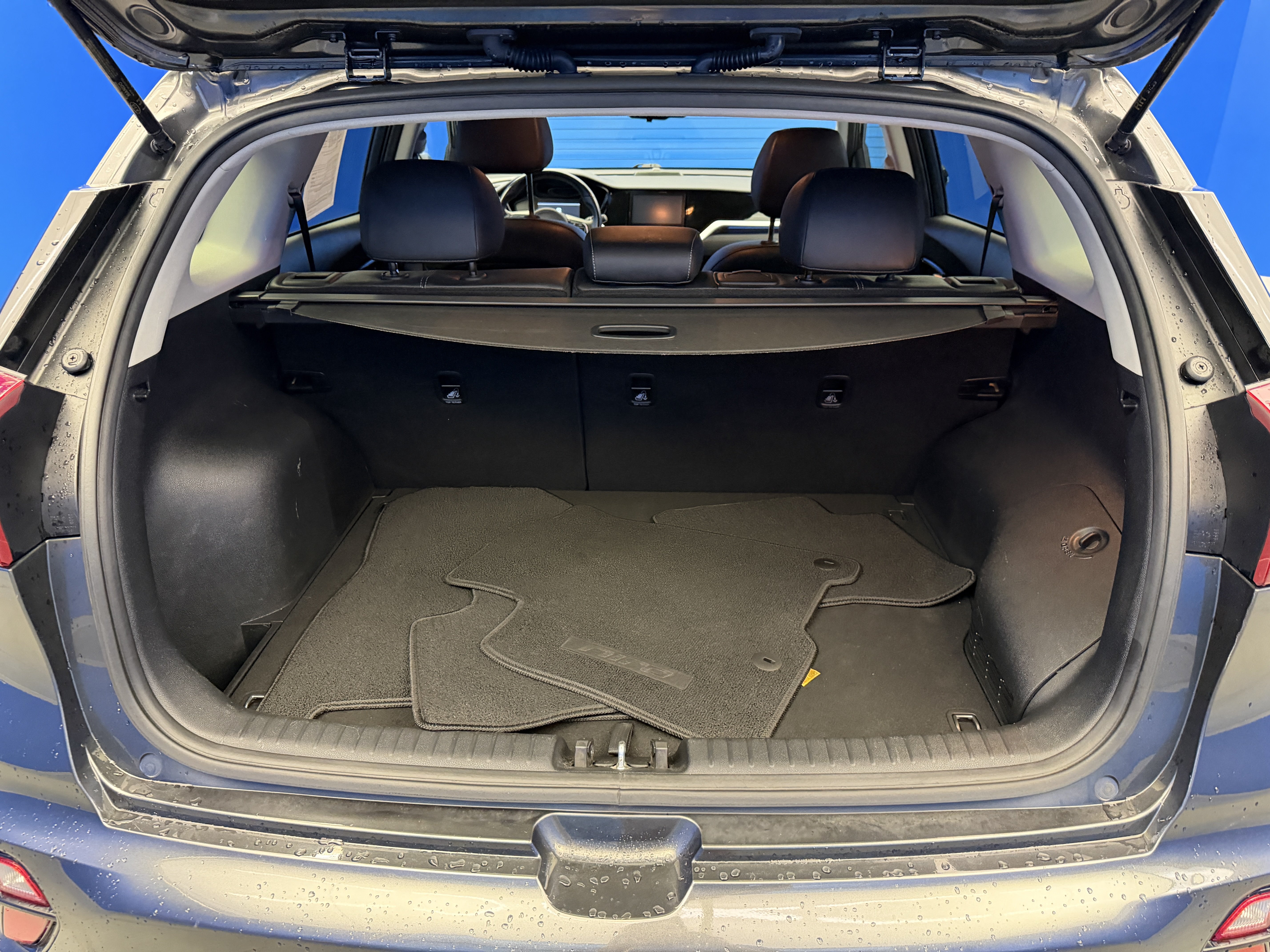 Used 2022 Kia Niro EX FWD image 28