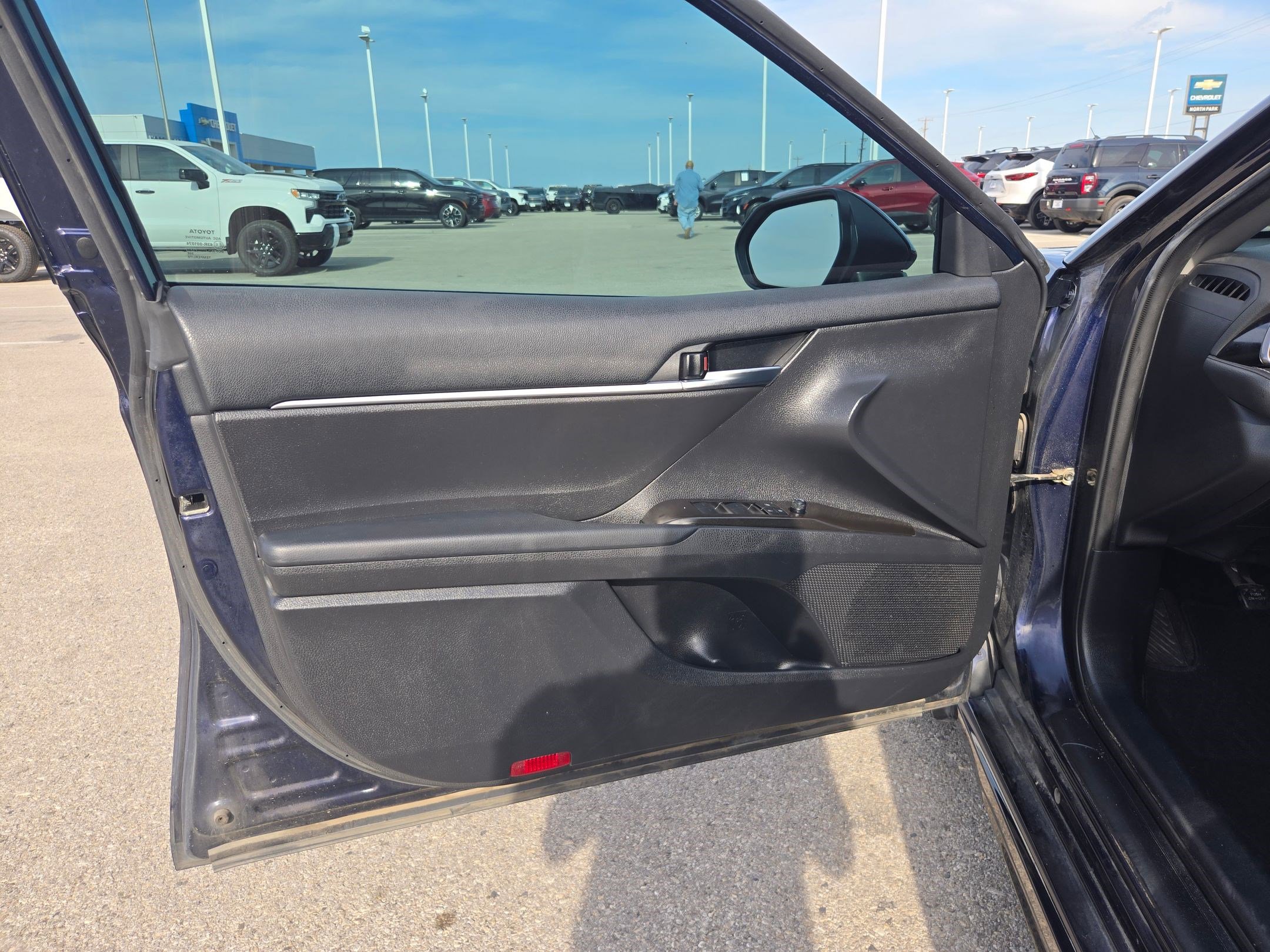 Used 2022 Toyota Camry SE FWD image 12