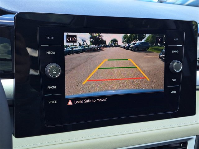 New 2025 Volkswagen Taos SE image 17