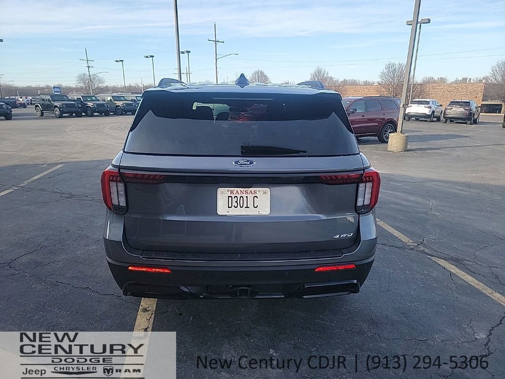 Used 2025 Ford Explorer ST-Line AWD/4WD image 4