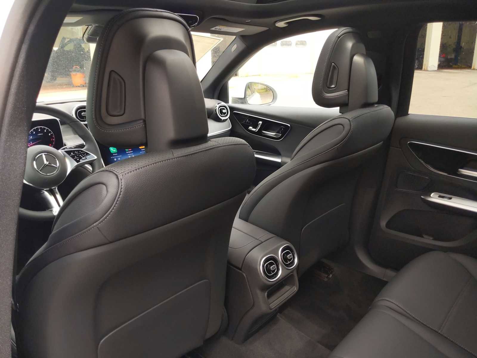 Used 2025 Mercedes-Benz GLC 300 4MATIC image 18