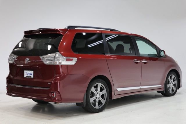 Used 2017 Toyota Sienna SE w/ SE Preferred Package FWD image 7