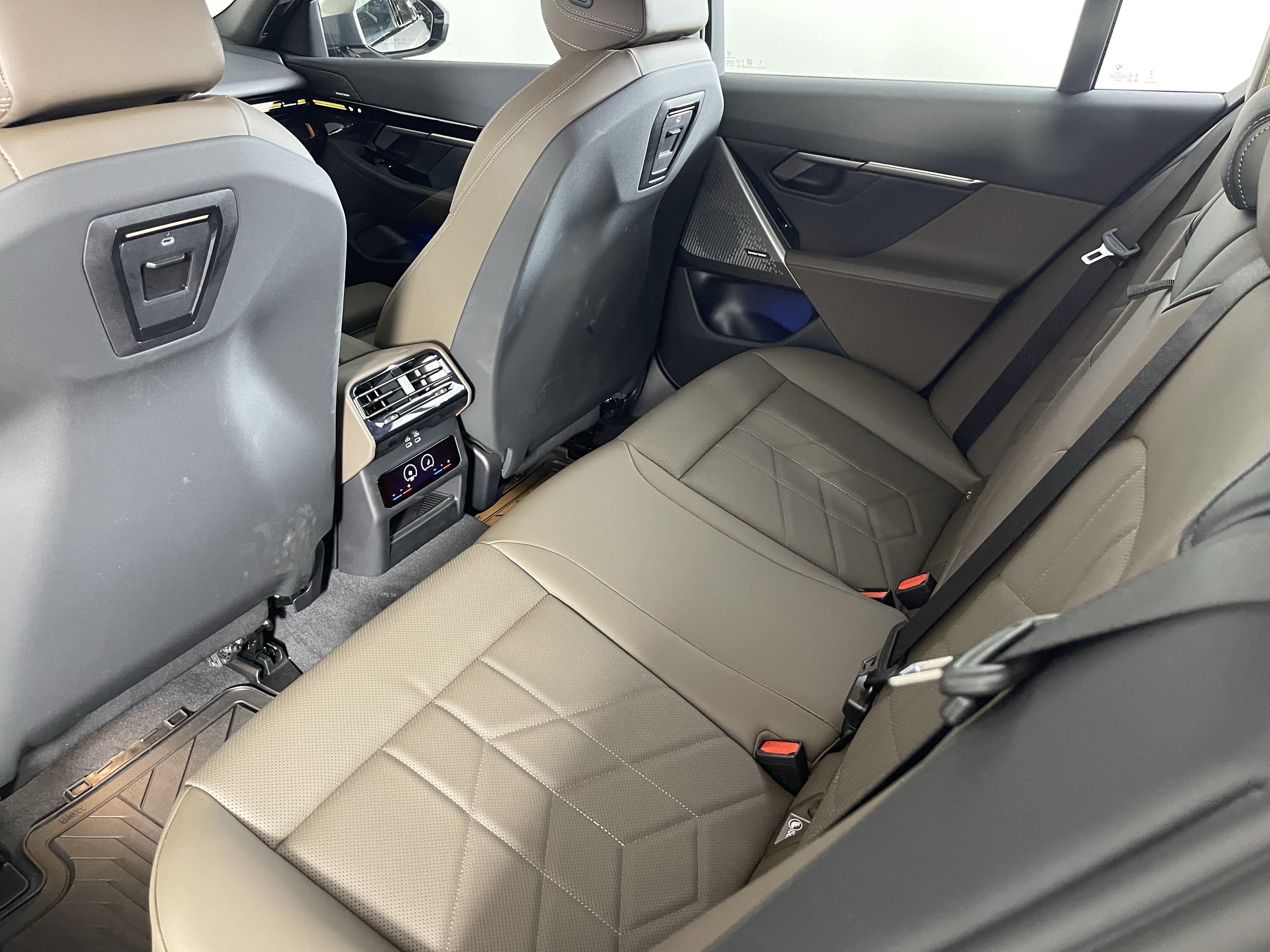 Used 2026 BMW 530i xDrive w/ M Sport Package AWD/4WD image 16