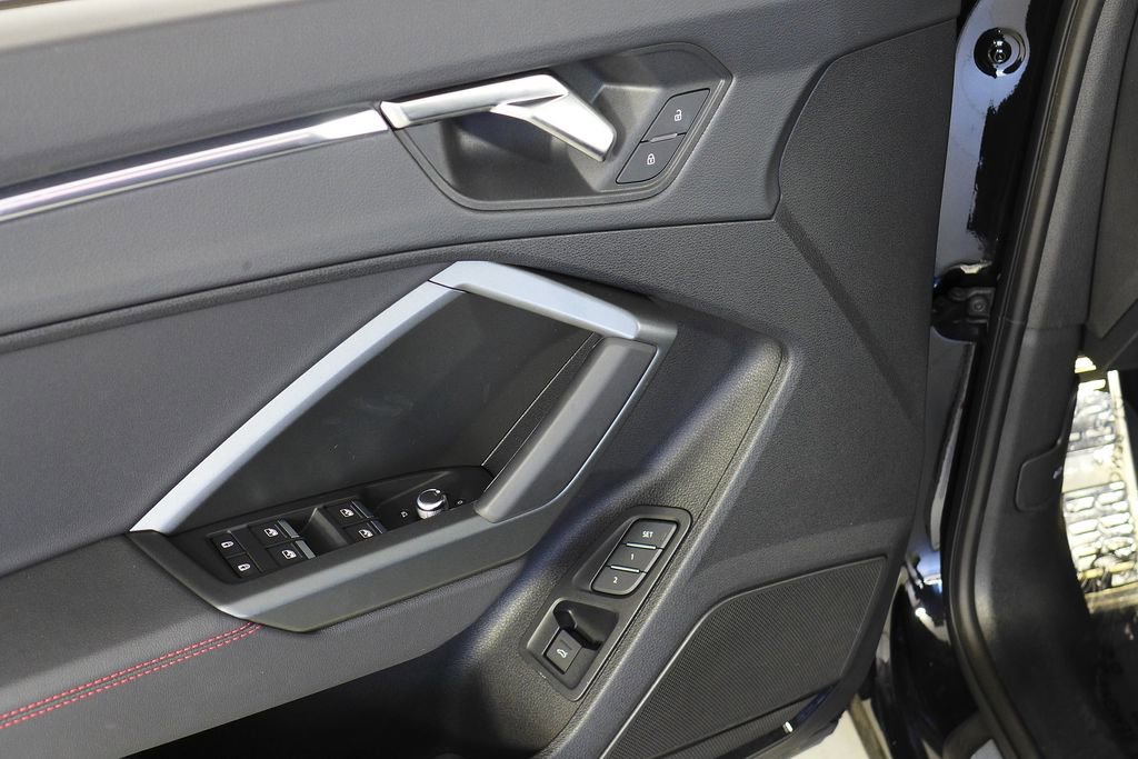Used 2025 Audi Q3 2.0T Premium Plus w/ Premium Plus Package image 12